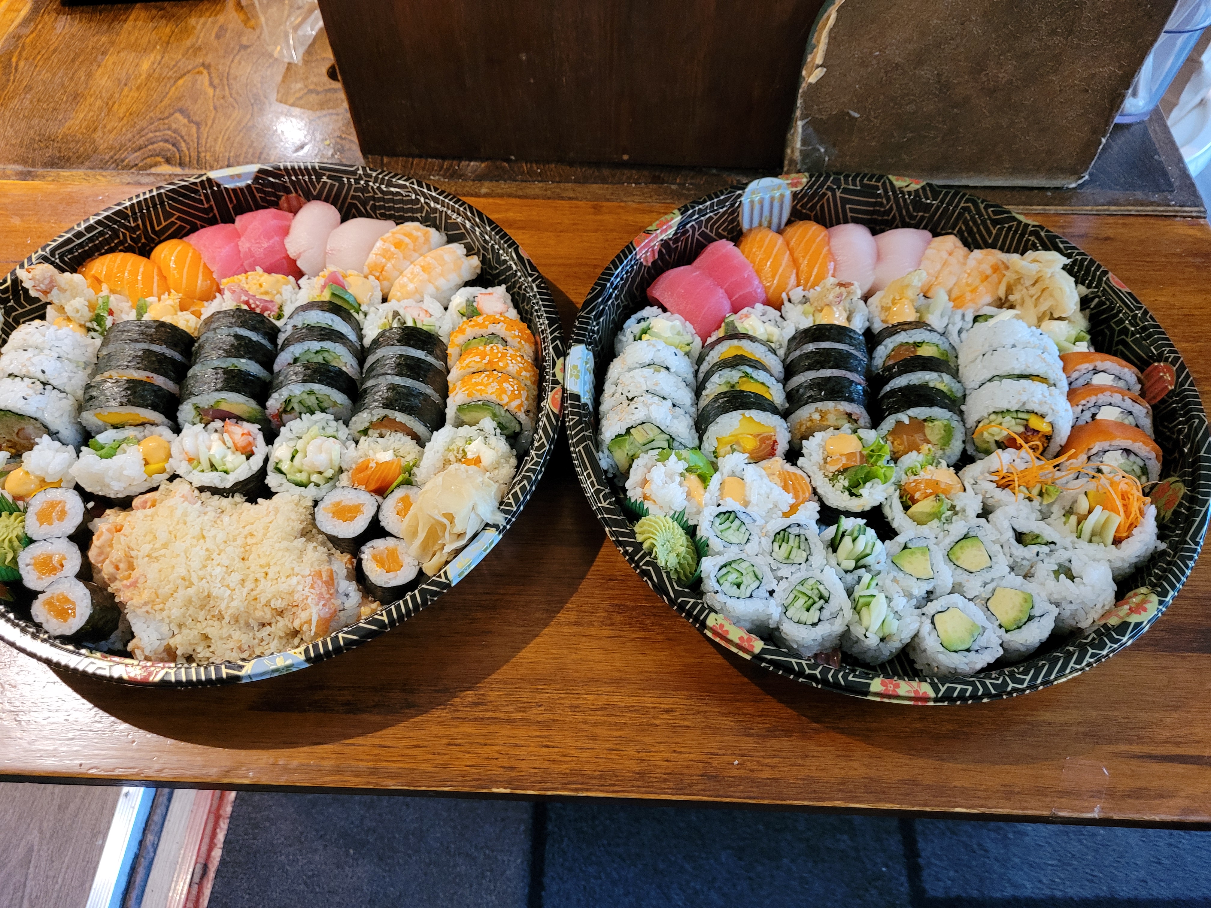  Sushi Maki de luxe (100 Morceaux) (6-8 personnes) # 23