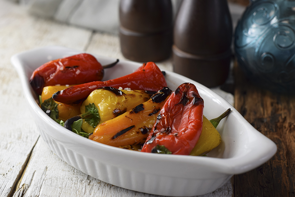 Assiette de piments grillés