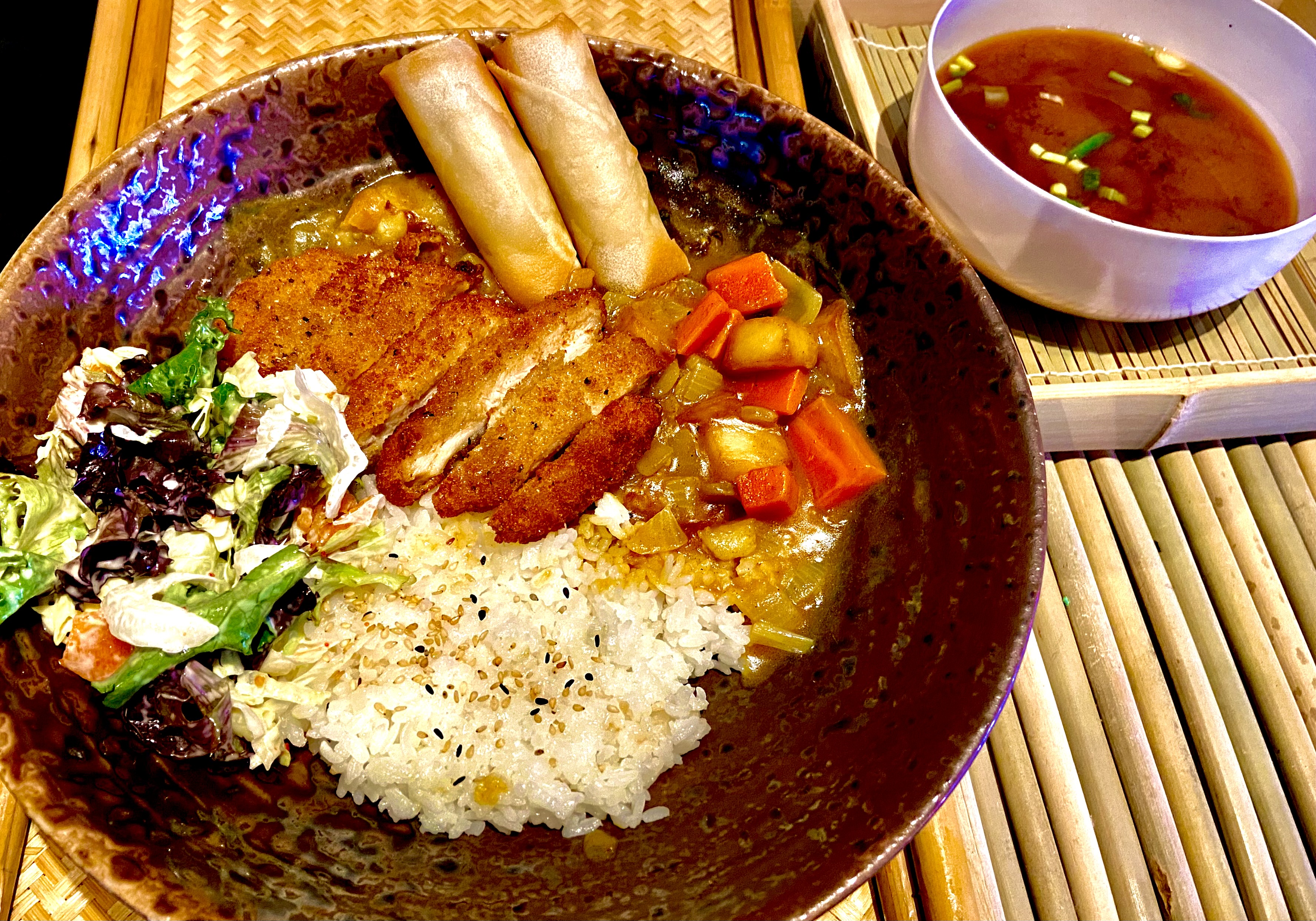 Poitrine de poulet au cari bento(Avec une soupe de Miso))