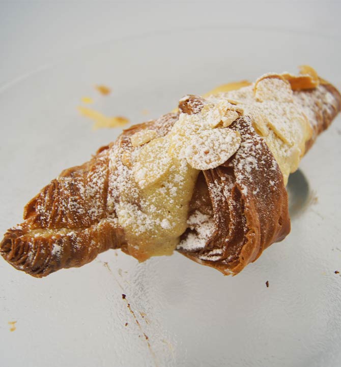 Croissant aux amandes