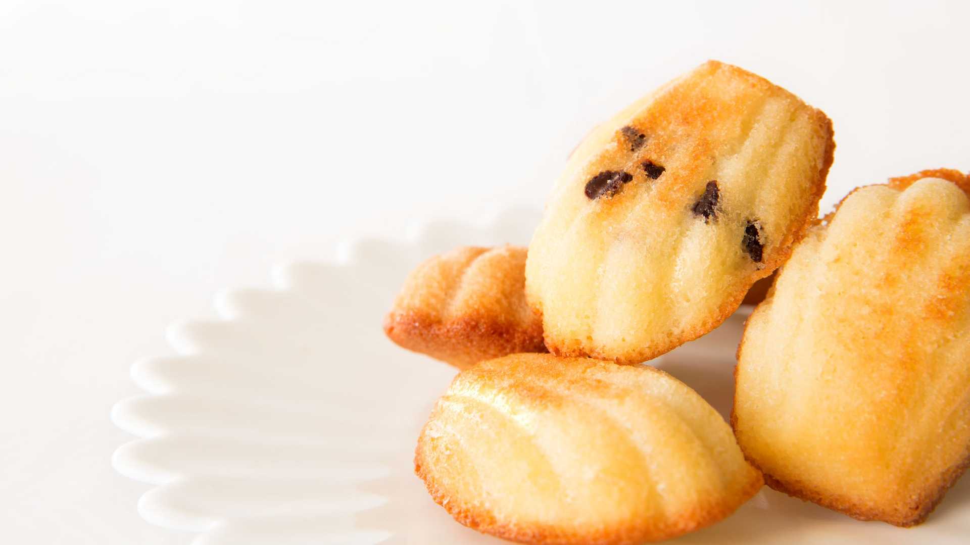 12 Madelaines
